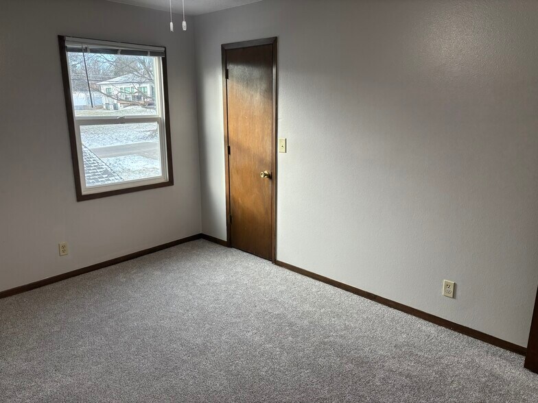 Building Photo - 5277 NW Torgerson Dr