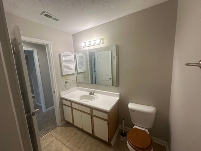 Building Photo - 267 Waterdown Dr