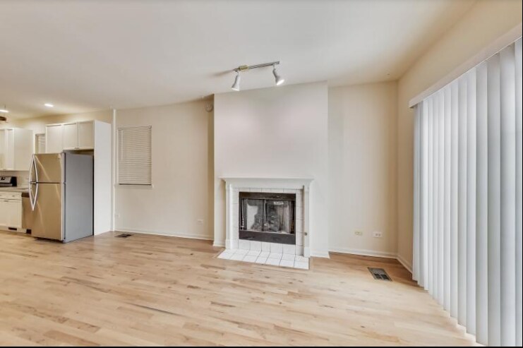 Primary Photo - 2817 N Damen Ave