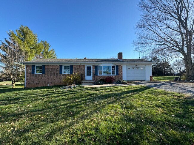 Primary Photo - Home for rent in Weyers Cave