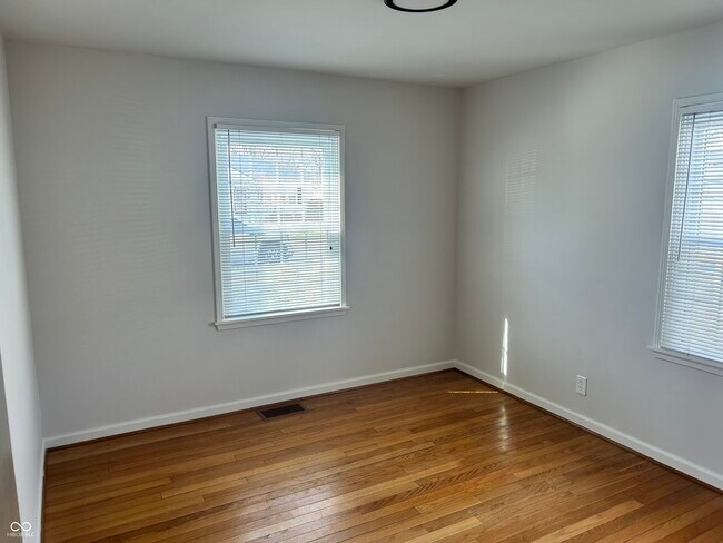 Building Photo - 472 N 17th St