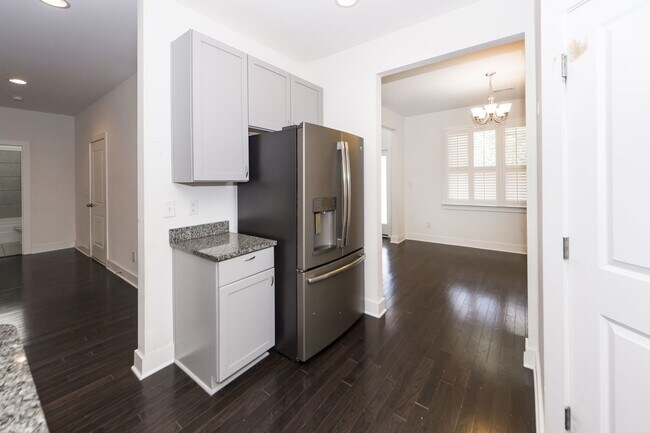 Building Photo - 4 Bedroom 3.5 Bath House in Lawton Park - ...