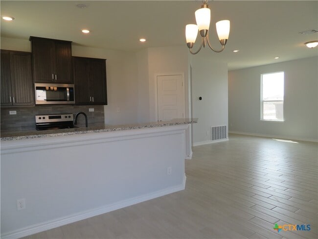 Building Photo - 352 Blacktail Dr
