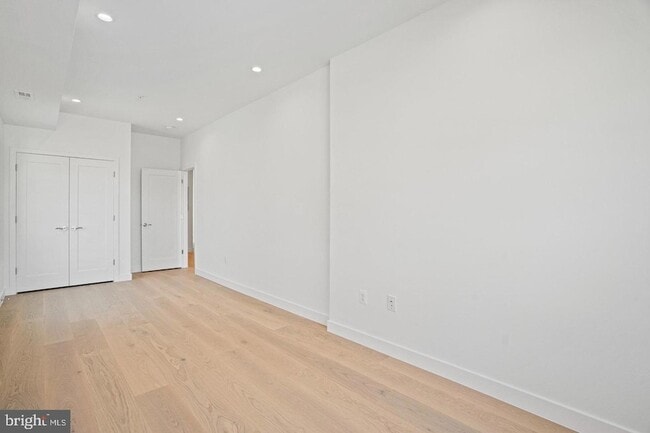 Building Photo - 4421 Kane Pl NE