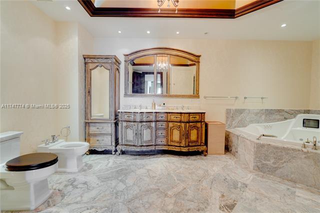 Building Photo - 16047 Collins Ave