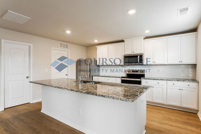 Building Photo - SPACIOUS HOME in Autumn Lakes with a FLEXIBLE FLOOR PLAN AND SOLAR PANELS, 5 BEDS 2.5 BATH