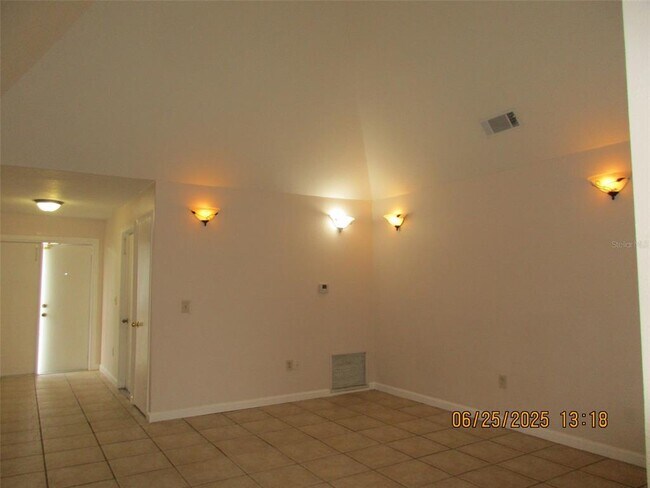 Building Photo - 154 Tulip Way