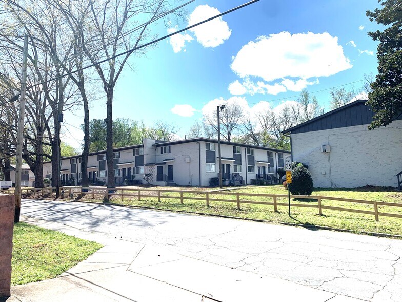 ZD Townhomes - 2959 Forrest Hills Dr SW