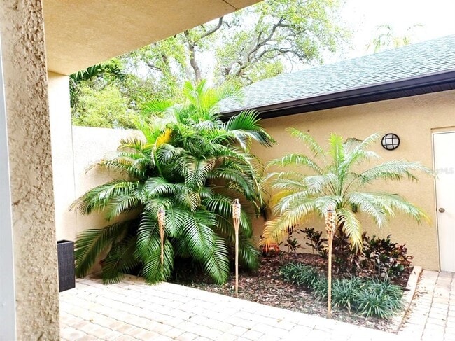 Building Photo - 839 7th Ave N