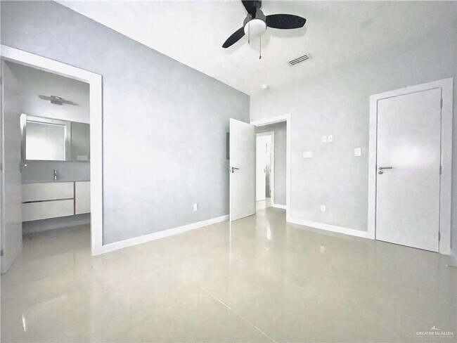 Building Photo - 23 Summerland Ln