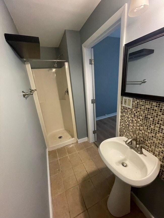 Building Photo - 111 River St