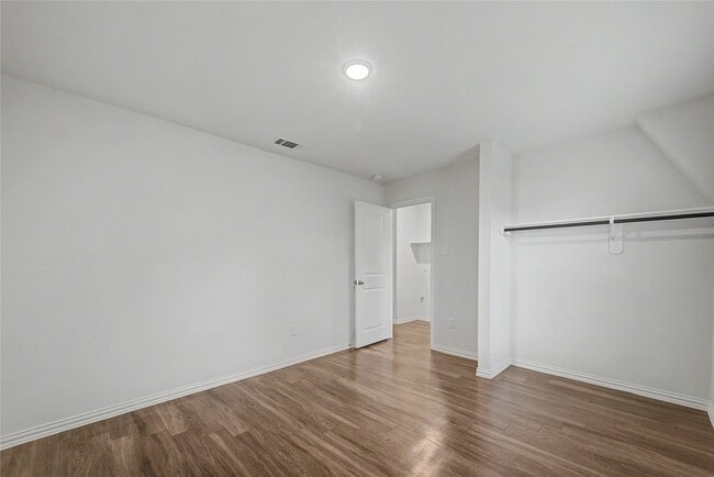 Building Photo - 5409 Nielan St