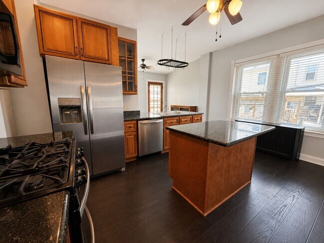 Building Photo - Charming Manayunk Rowhome with Private Yard & Front Porch Near Main Street