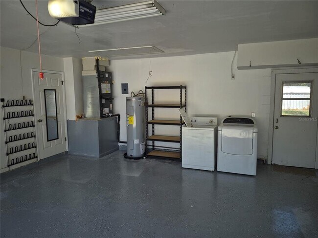 Building Photo - 9802 Riverview Dr