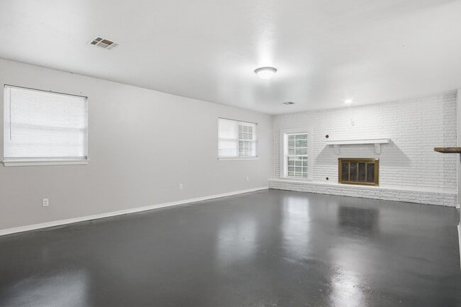 Building Photo - 3717 N Eagle Ln