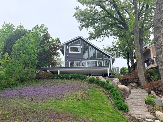 Building Photo - Lake Home For Rent