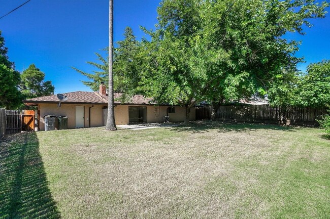 Building Photo - Loomis Country Ranch Style Home Coming Soon!