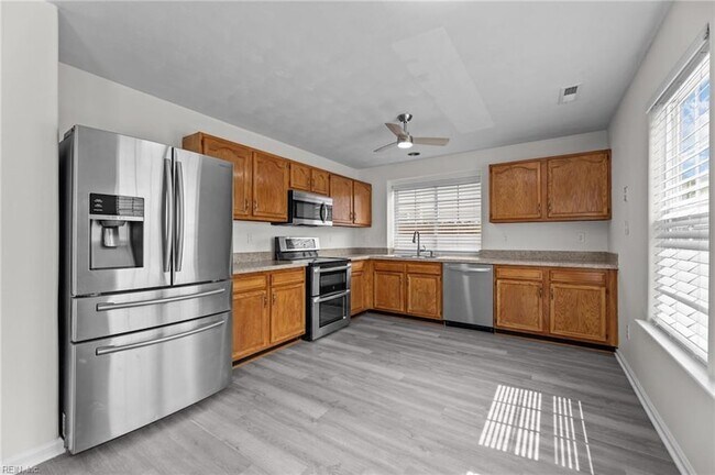Building Photo - 148 Graystone Trce