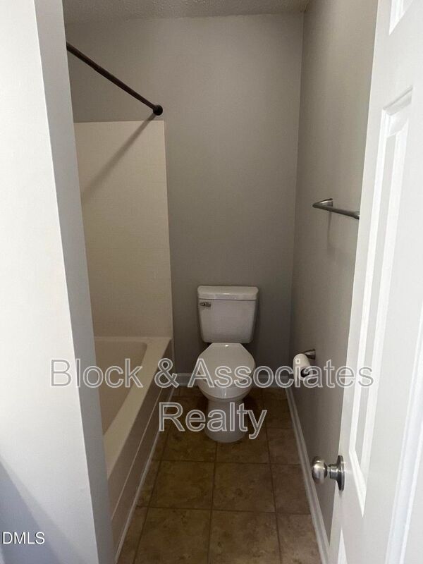 Building Photo - 5500 Marthonna Way