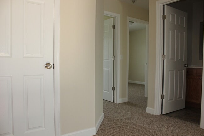 Building Photo - 816 Carson Cir