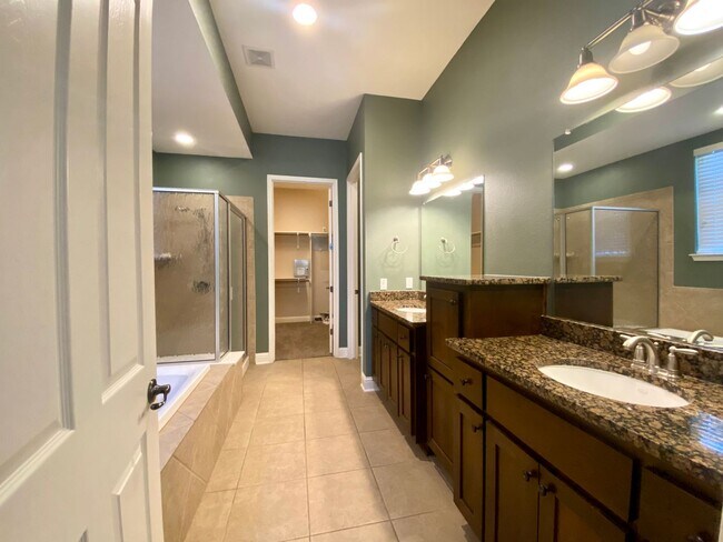 Building Photo - Large Home in Mueller!  Available for October!