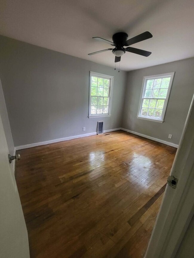 Building Photo - 3 Bedroom, 1 Bath house
