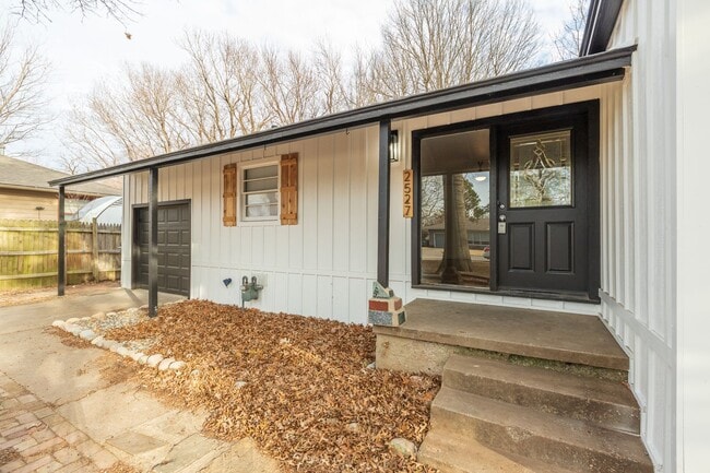 Building Photo - Beautiful 3 bedroom 2 bath, Available Now!!