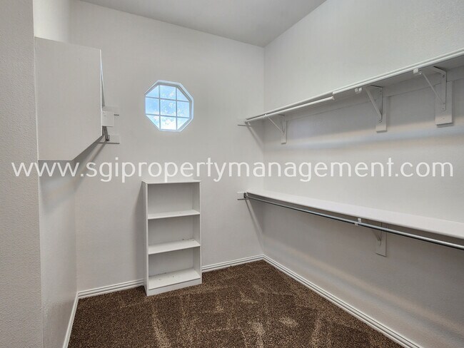 Building Photo - 6317 Day Spring Dr