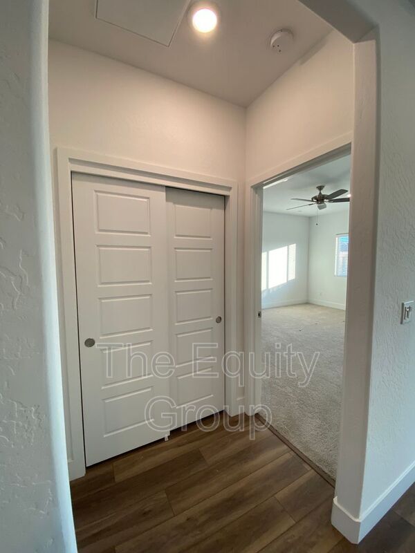 Building Photo - 113 E Tyler Ave