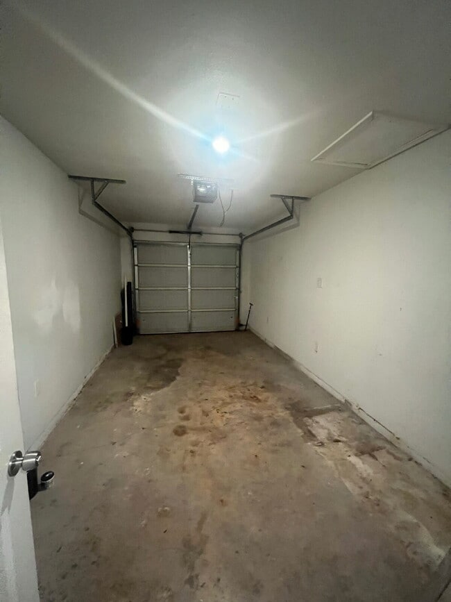 Building Photo - 4606 Avenida Prima St