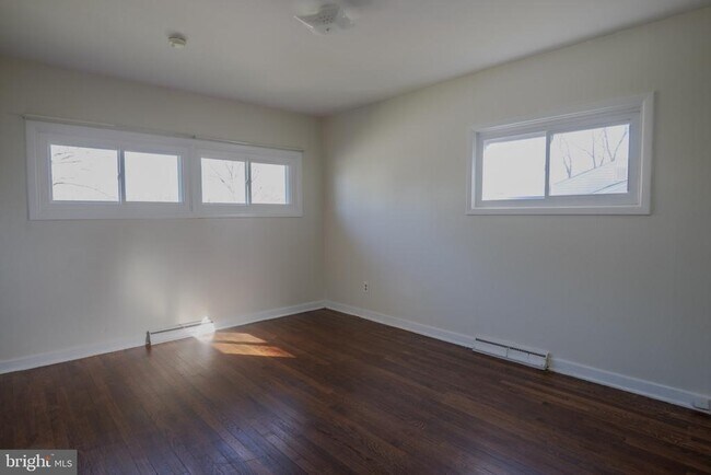 Building Photo - 1016 S Hilton Rd