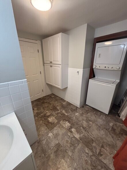 Building Photo - 43 Clinton St