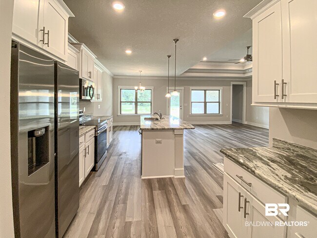 Building Photo - 10078 Lakeview Dr