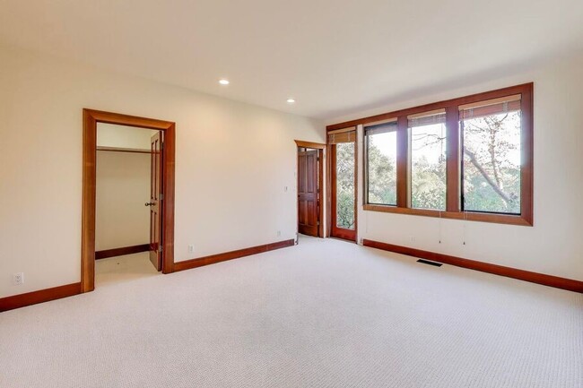 Building Photo - 28 Meadow Rd