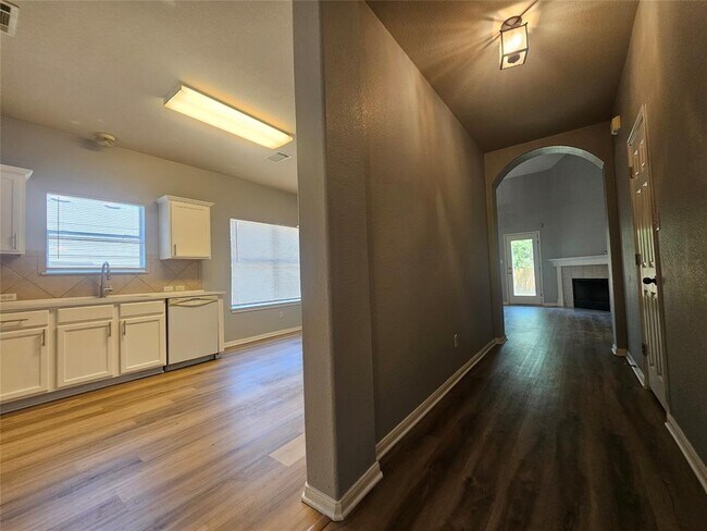 Building Photo - 164 Ashwood N