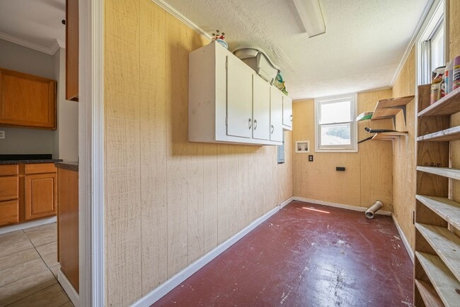 Building Photo - 4 bedroom home in Rich Creek!