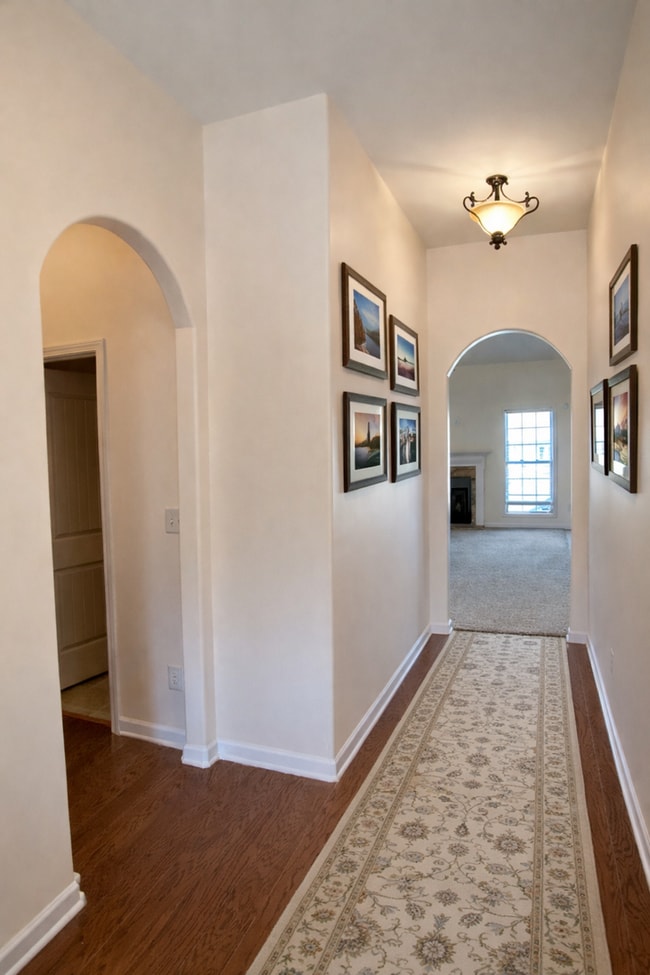 Building Photo - 3 bedroom 2 bath Gem in Hidden Springs Subdivision