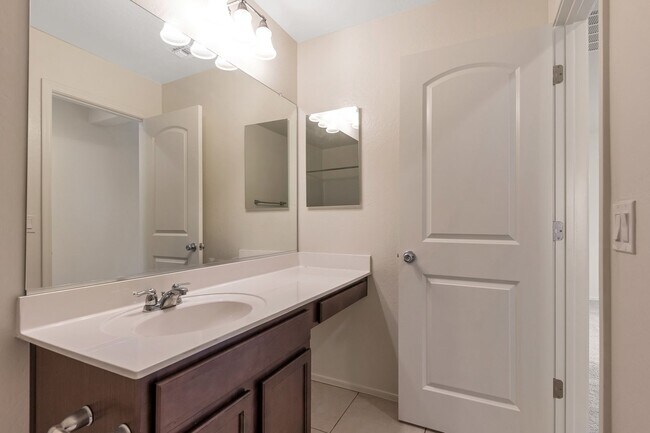 Building Photo - Charming 4 bedroom 3 bath Home in Gilbert!