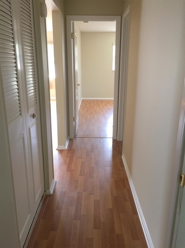 Building Photo - 1301 Cara Dr