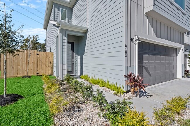 Building Photo - 8103 Esther Acres Ln