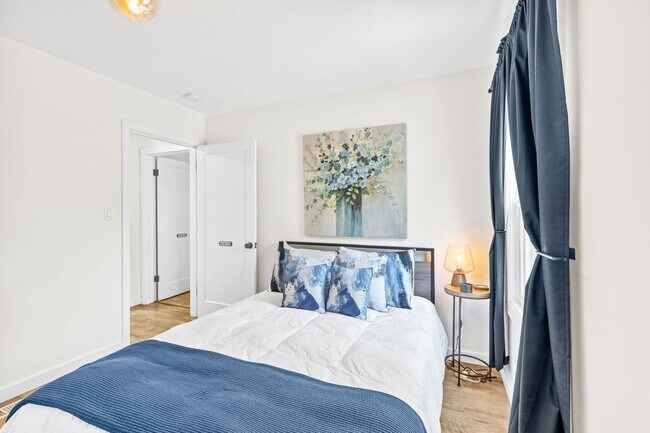 Building Photo - Fully Furnished 3-Bedroom, 1-Bath Modern B...
