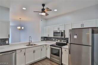 Building Photo - 3630 Pine Oak Cir