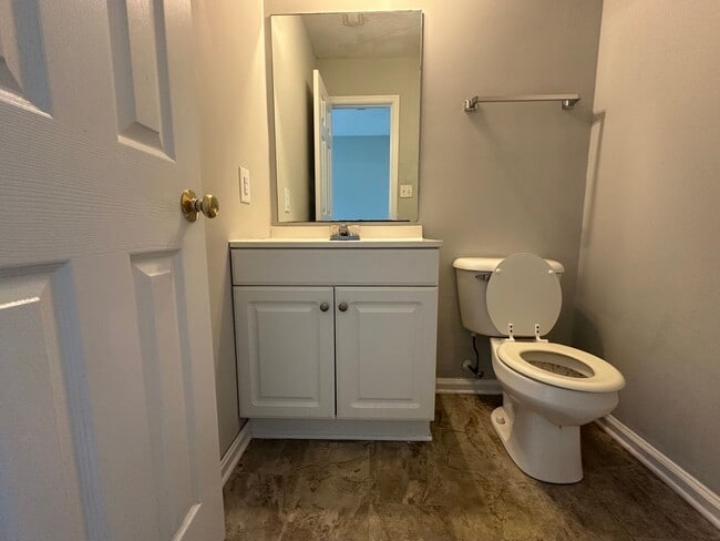 Building Photo - 3 Bedroom Townhouse in Campbell County