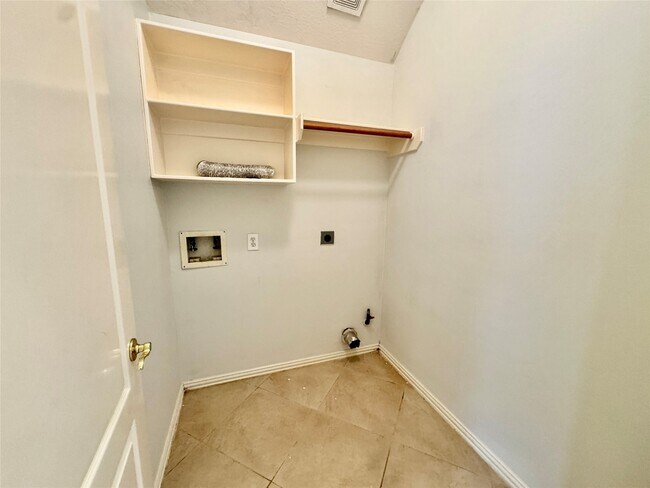 Building Photo - 2604 Hidden Creek Dr