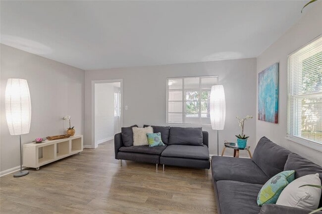 Building Photo - 1435 NW 7th Ave