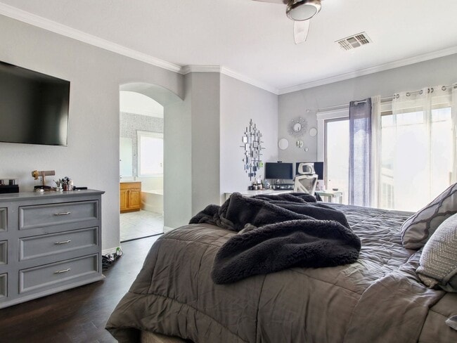 Building Photo - 7733 W Southgate Ave