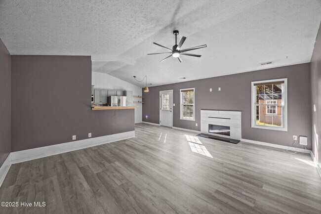 Building Photo - 335 Tall Pine Rd
