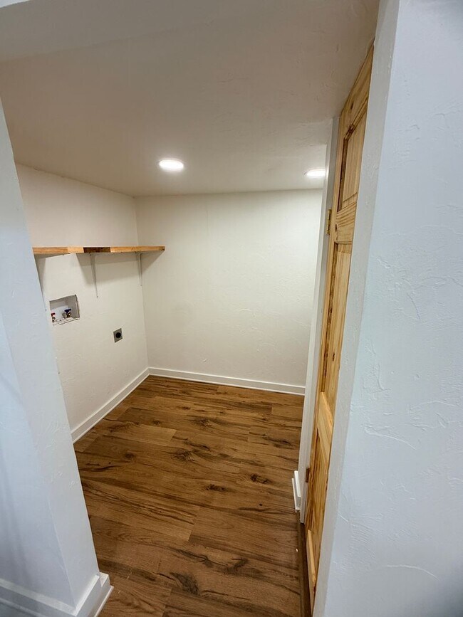 Building Photo - Cute 2 bedroom home in Prague!