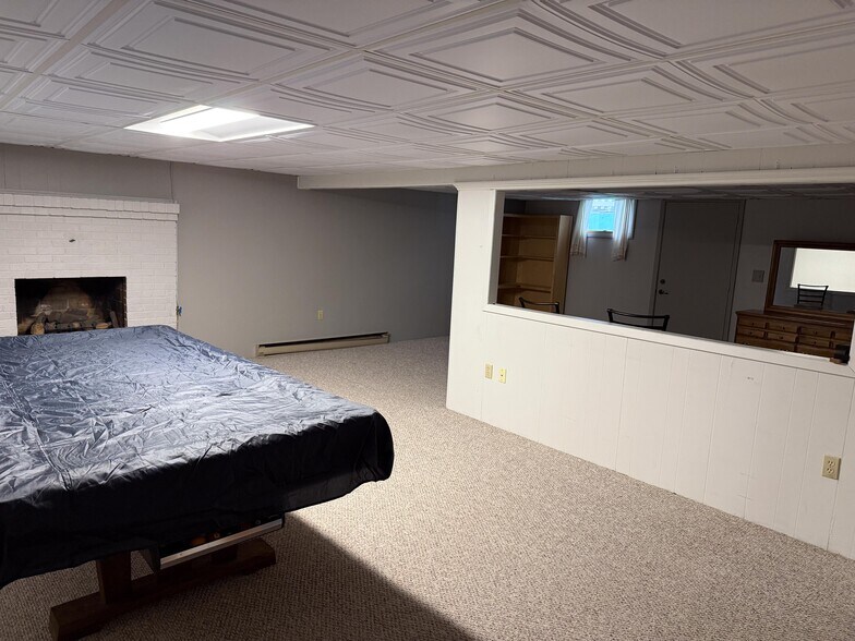 lower level game room - 304 Madison St