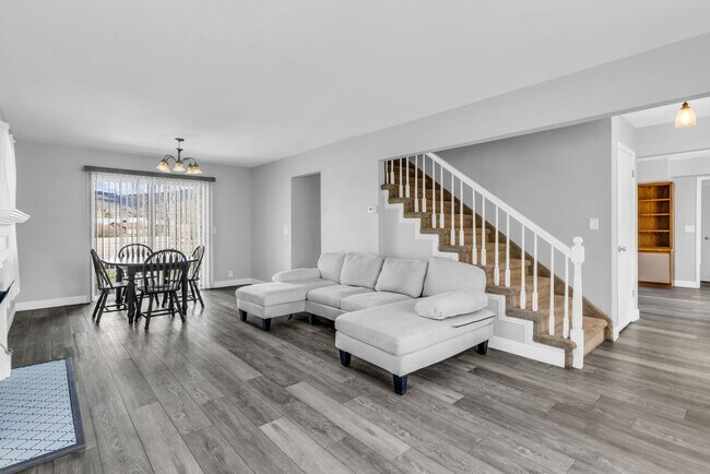 Building Photo - Park Meadows - Brand New Carpeting & Landscaping Included!